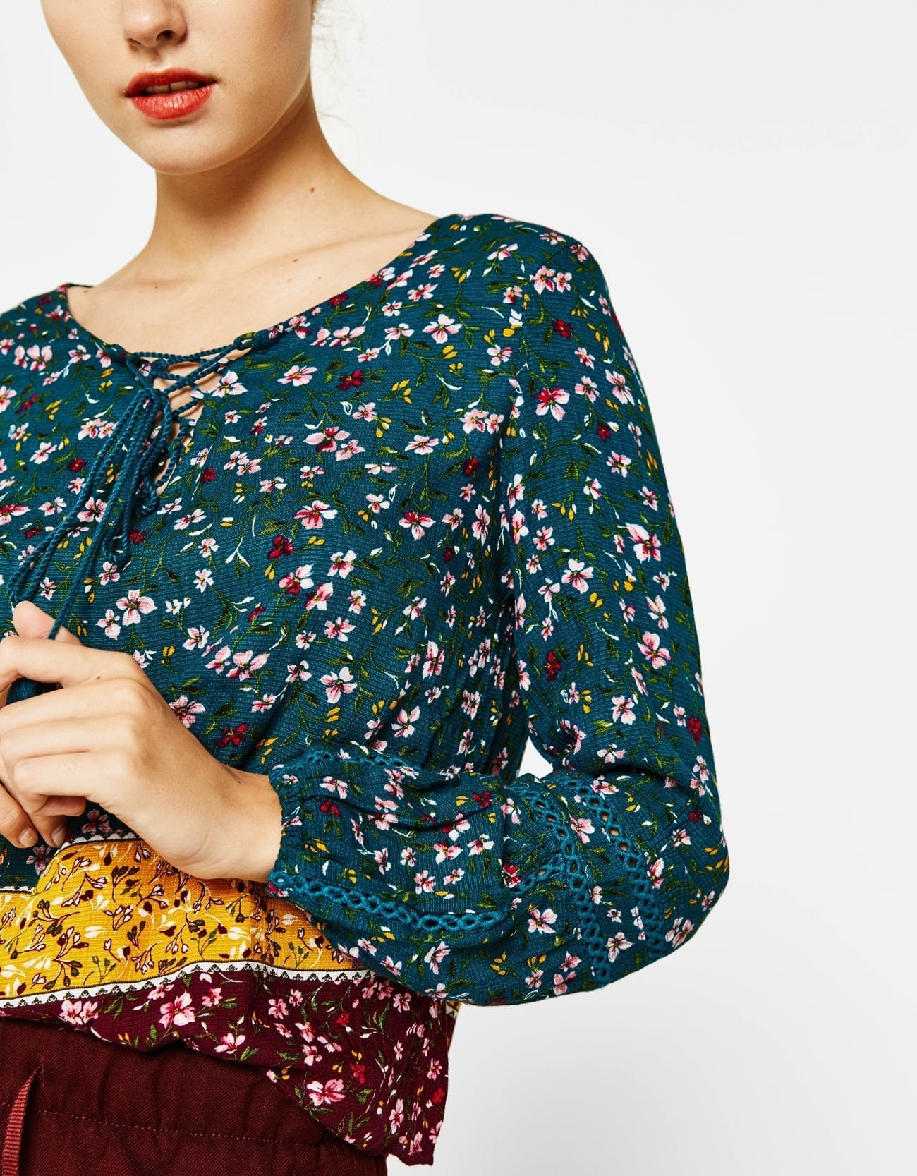 Printed blouse with lace trims on the sleeves - Imagem 3